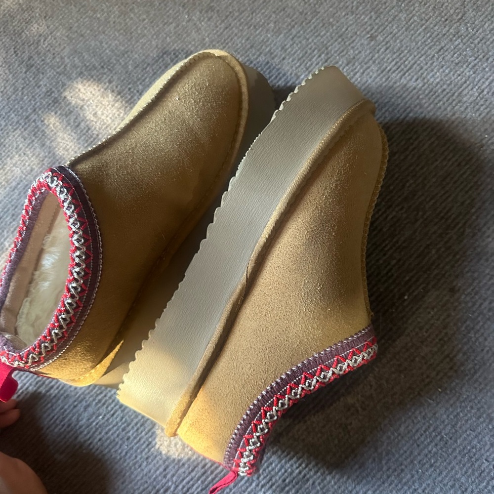 Amazon Tan and Red Platform Slippers